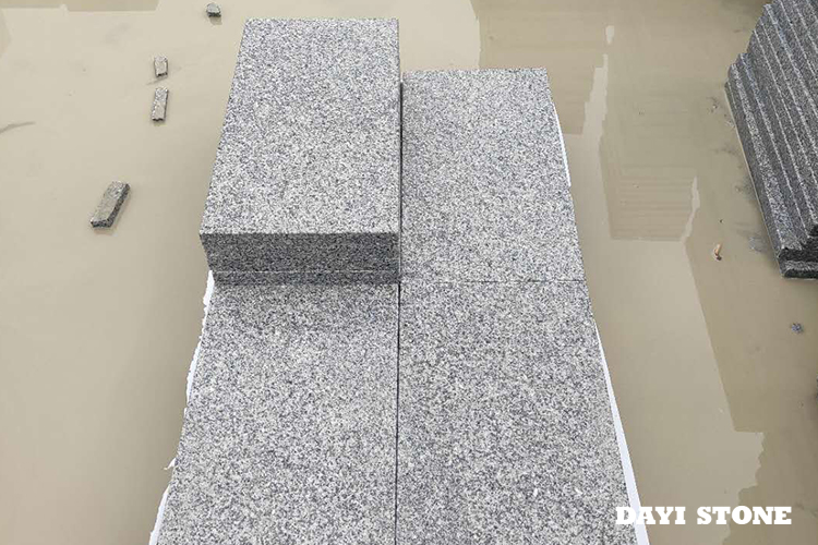 Paving Light Grey Granite G603-10 Top flamed bevelled 2mm others sawn 40x80x3cm Flat Pallet Packing